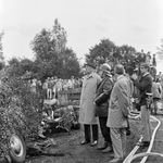 128557 Afbeelding van burgemeester Jhr. mr. C.J.A. de Ranitz en brandweercommandant H.C. Stofberg bij de brand bij ...